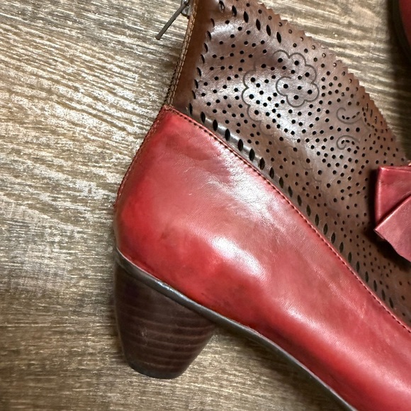 Community size 38 (7.5) NWOT Red and Brown bow mini heel leather boots - Picture 7 of 16